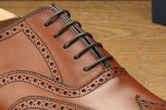 Loake Buckingham Brown Size UK 9.5 Goodyear Welted