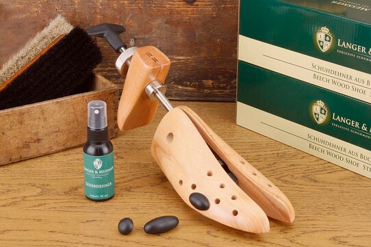 Langer & Messmer Two-way Beechwood Shoe Stretchers for Men (Width & Length) incl. Leather Stretch Spray Size UK 5.5/6.5